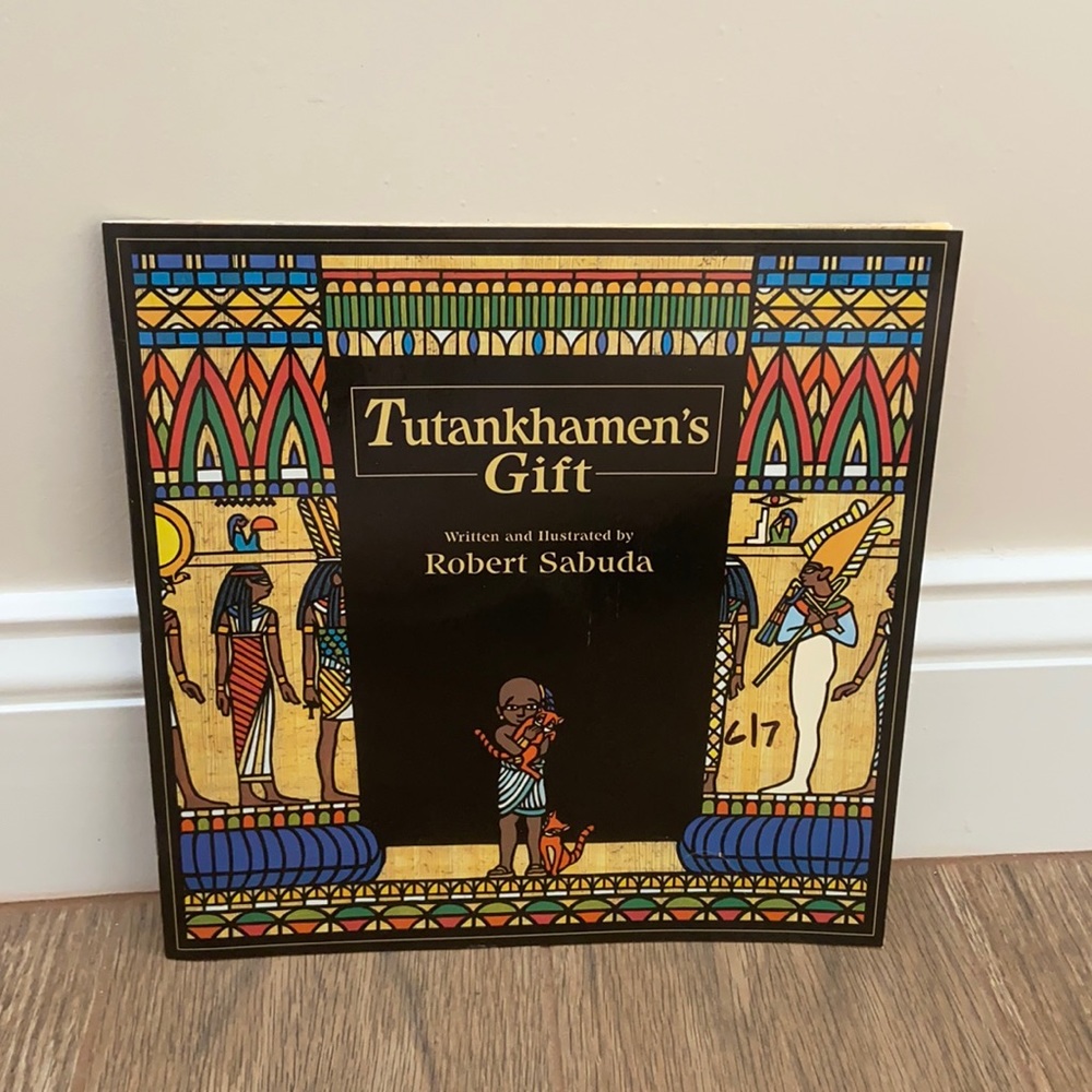 🧡 “Tutankhamen’s Gift” by Robert Sabuda